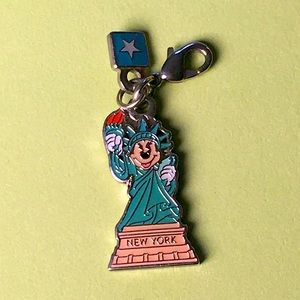 LAST CALL ⚠️Vintage New York Minnie Charm 🗽
